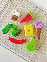 Load image into Gallery viewer, THE VERY HUNGRY CATERPILLAR SET 🐛